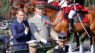 Франция официално въвежда доброволна военна служба от следващото лято