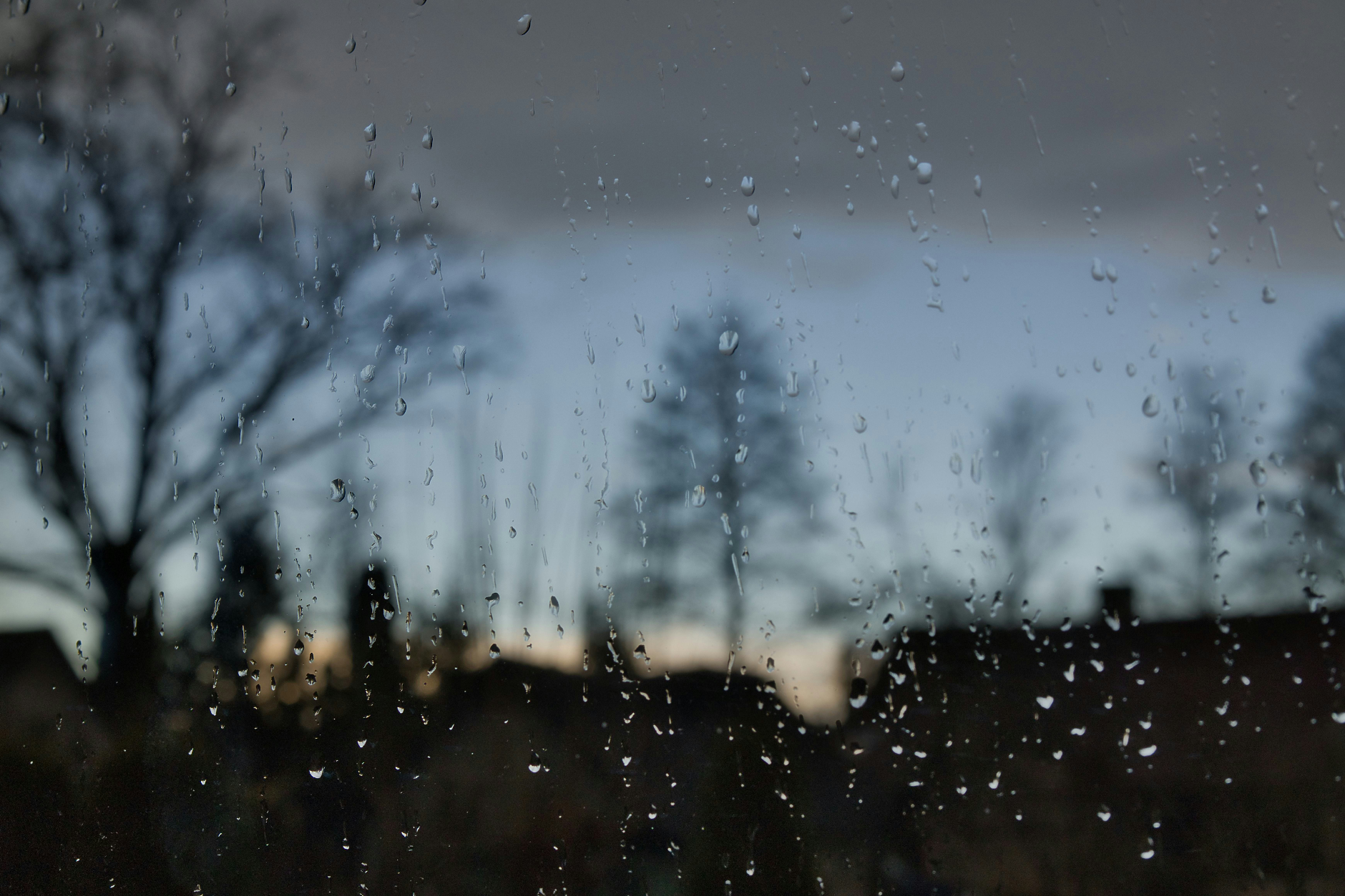 Времето през уикенда: Облаци и дъжд