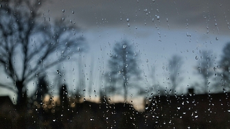 В събота времето ще остане облачно на много места и