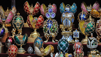 Рядко яйце на Фаберже изработено от кристал и диаманти за династията