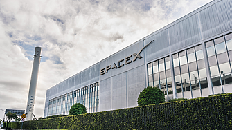 Вътрешна продажба акции на SpaceX дава на компанията оценка от 800 млрд. долара преди очакван дебют на борсата