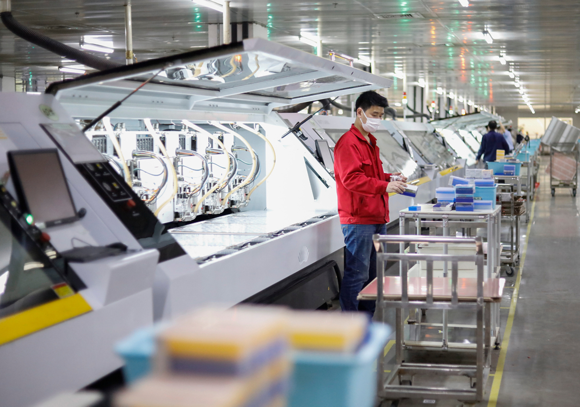 Китайската индустрия се свива за осми пореден месец въпреки търговското примирие със САЩ