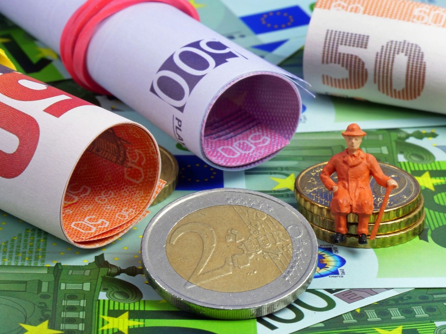 Защо ЕС настоява за повече частно пенсионно осигуряване?