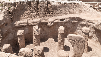 Откритие: Древни статуи пренаписват праисторията на човечеството