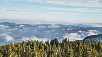 Времето през уикенда: Дъждовете спират, но температурите падат под нулата