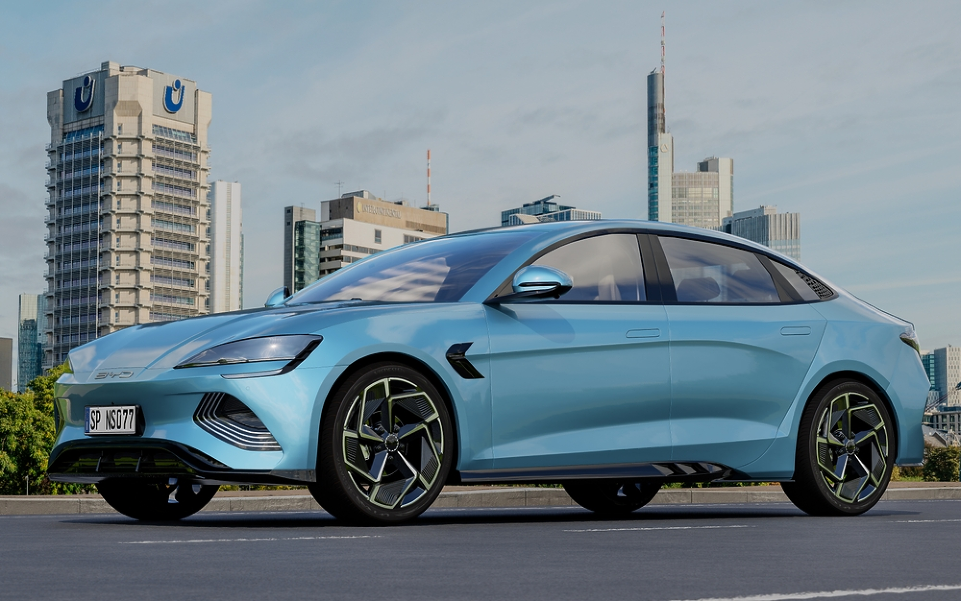 Китайският пазар се променя: луксозните автомобили отстъпват пред местни и по-достъпни модели