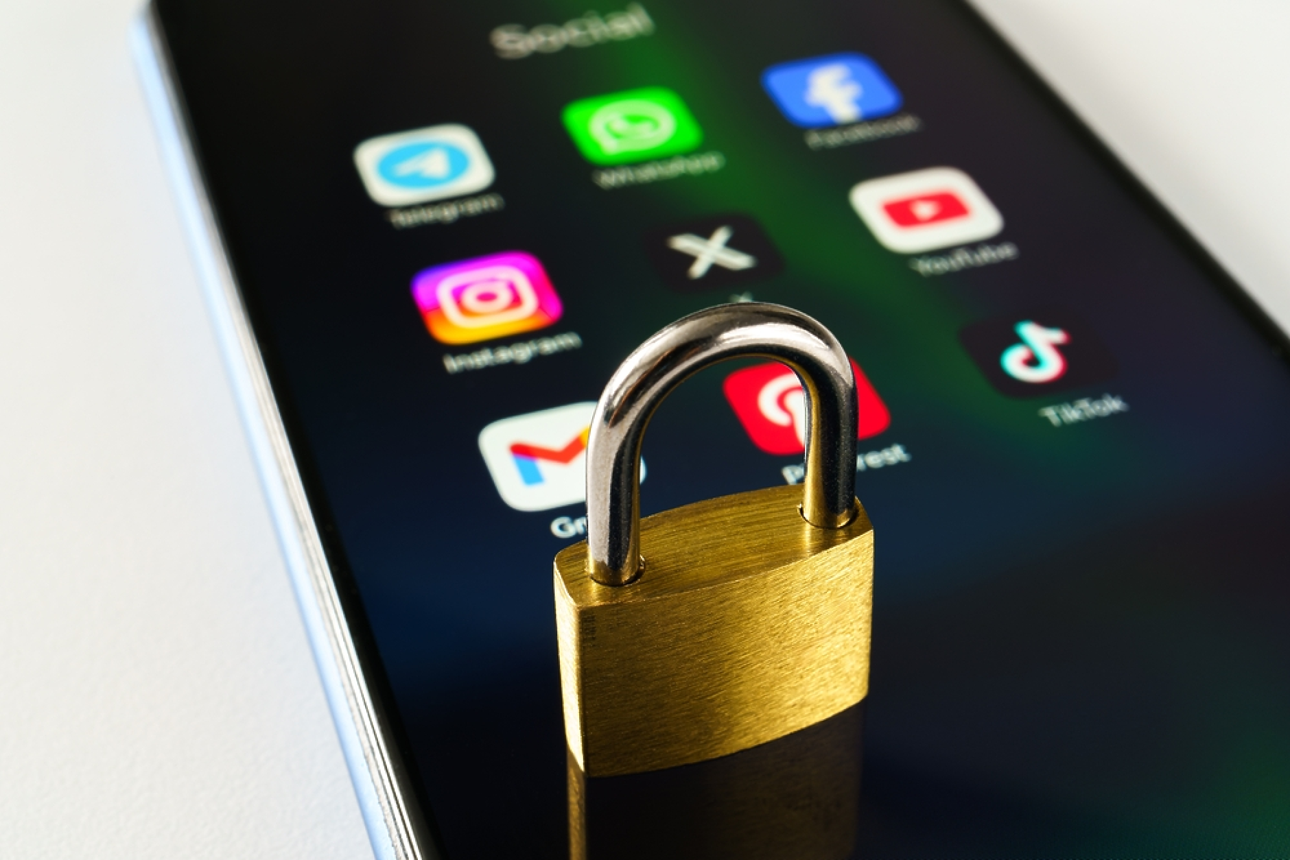 Забраната за социални мрежи за деца под 16 години влиза в сила в Австралия