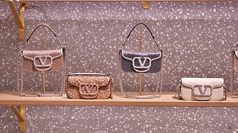 Италианската луксозна модна къща Valentino е изправена пред критики след