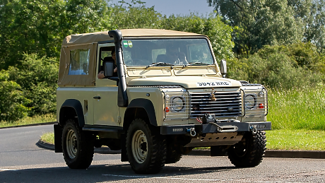 Британска компания електрифицира джипове Land Rover Defender за сафарита в Кения