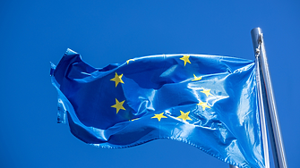 ЕС предлага освобождаване на AI гигафабриките от екологични оценки