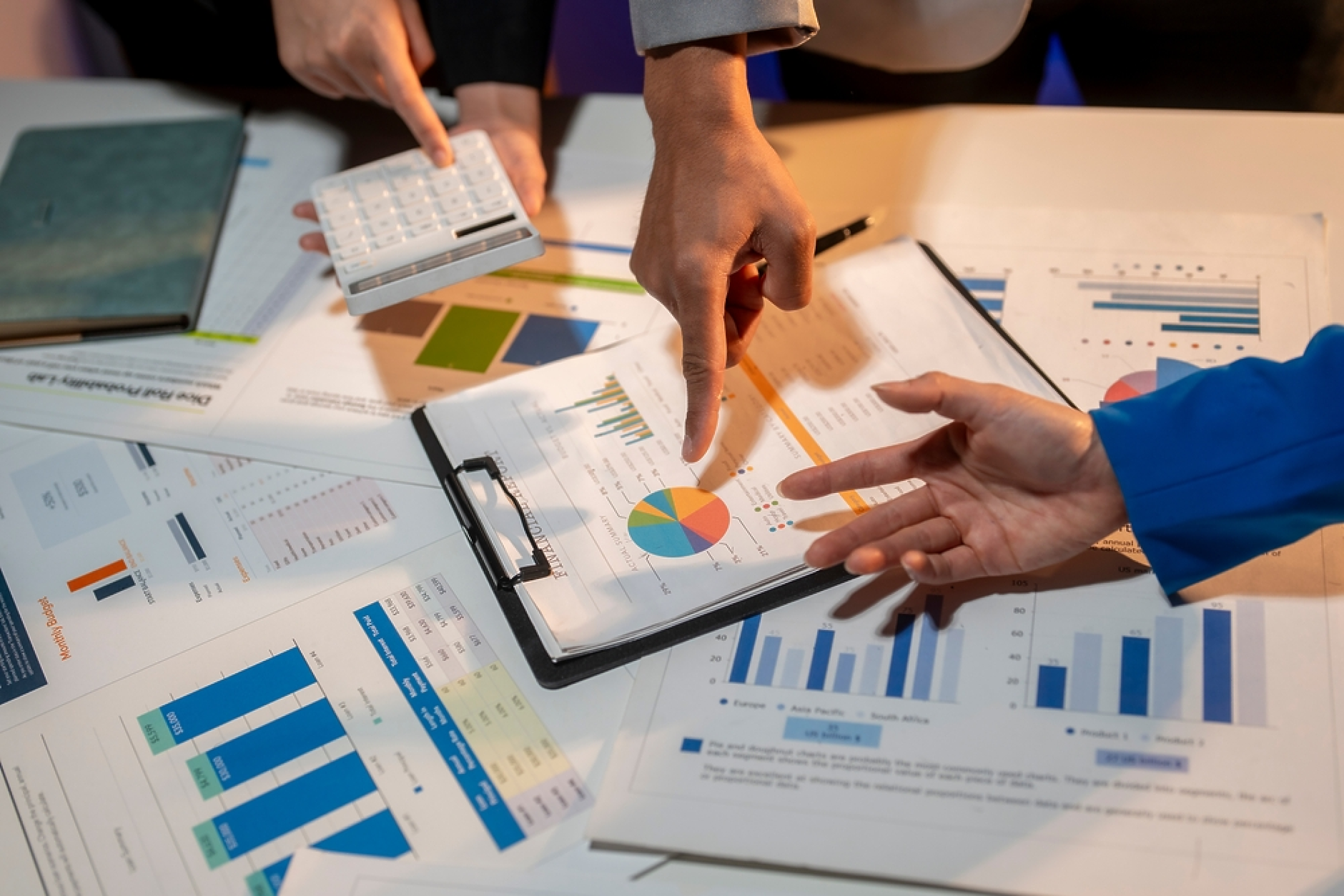 Бизнес климатът в България през ноември запазва равнището си от октомври