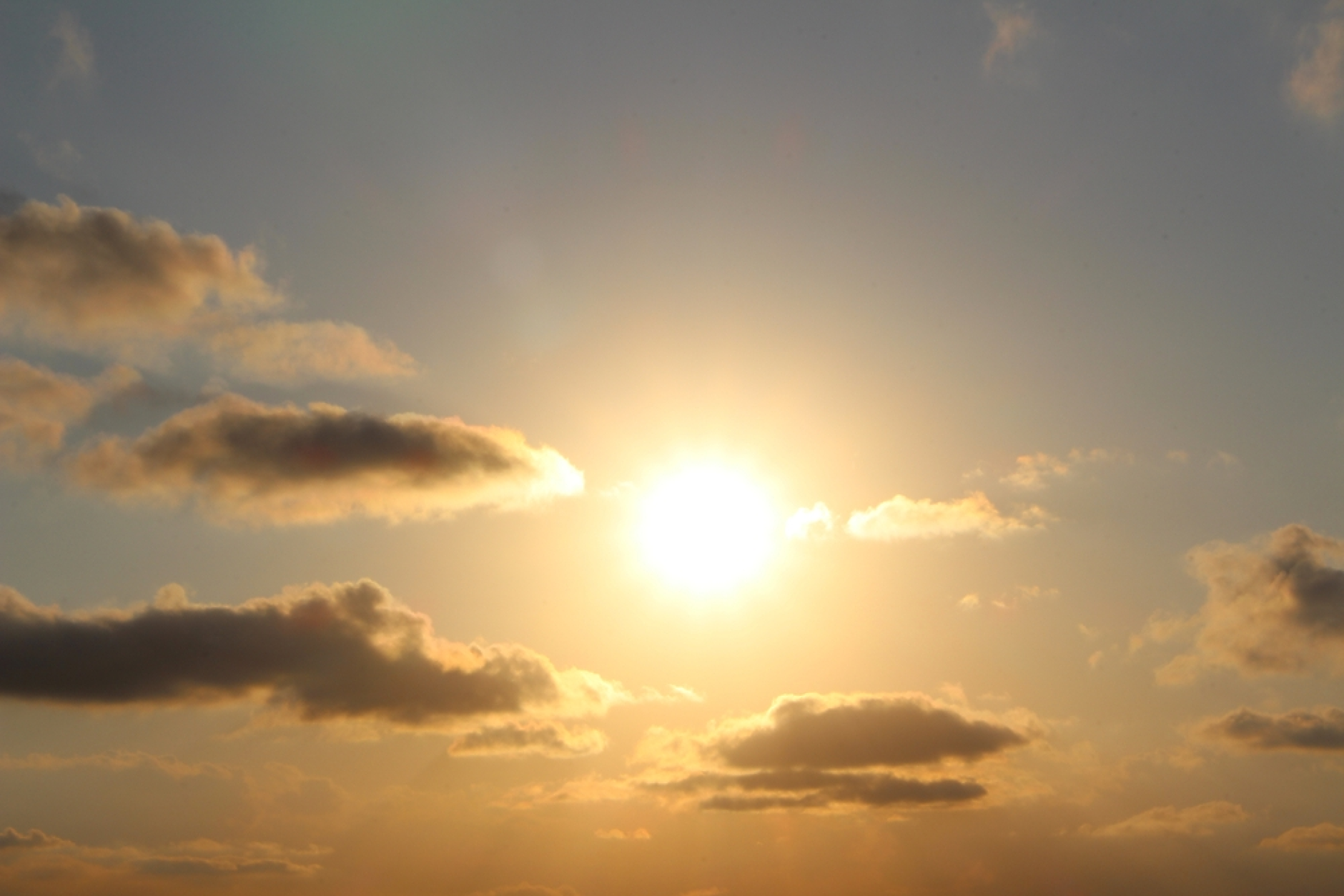 Времето във вторник: На север - облачно, на юг - слънчево