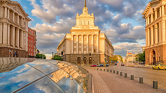 Какво предстои след оставката на правителството?