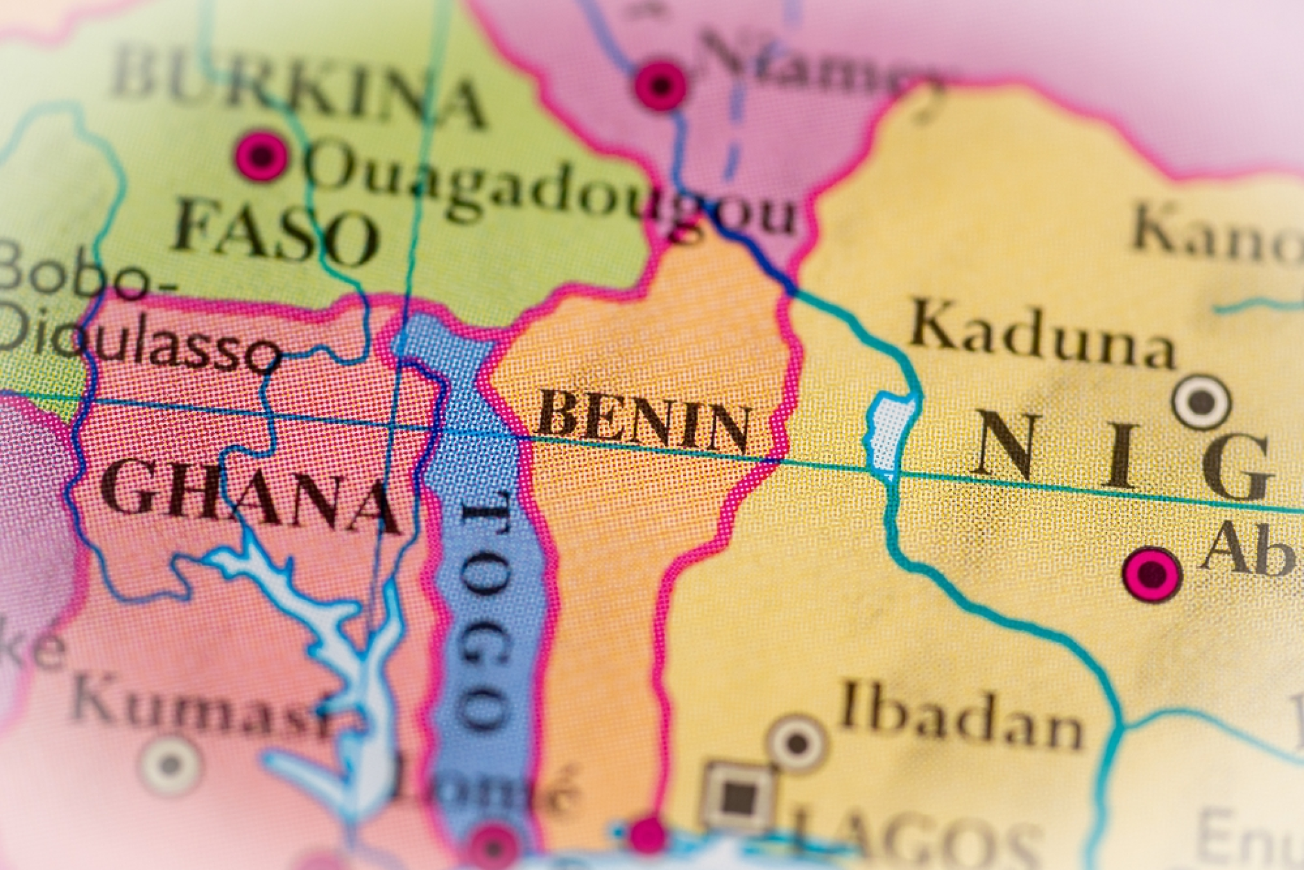 Военни в Бенин обявиха отстраняване на правителството и на президента