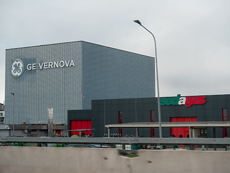 GE Vernova работи с правителството на САЩ за увеличаване на запасите от елемента итрий