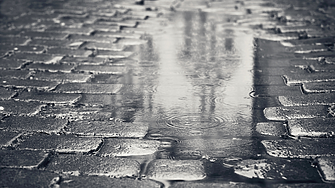 Времето: Студен фронт носи дъжд, а в планинските райони и слаб сняг