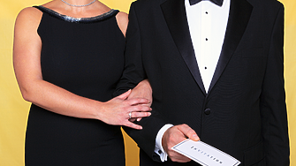 На сцената: Black tie