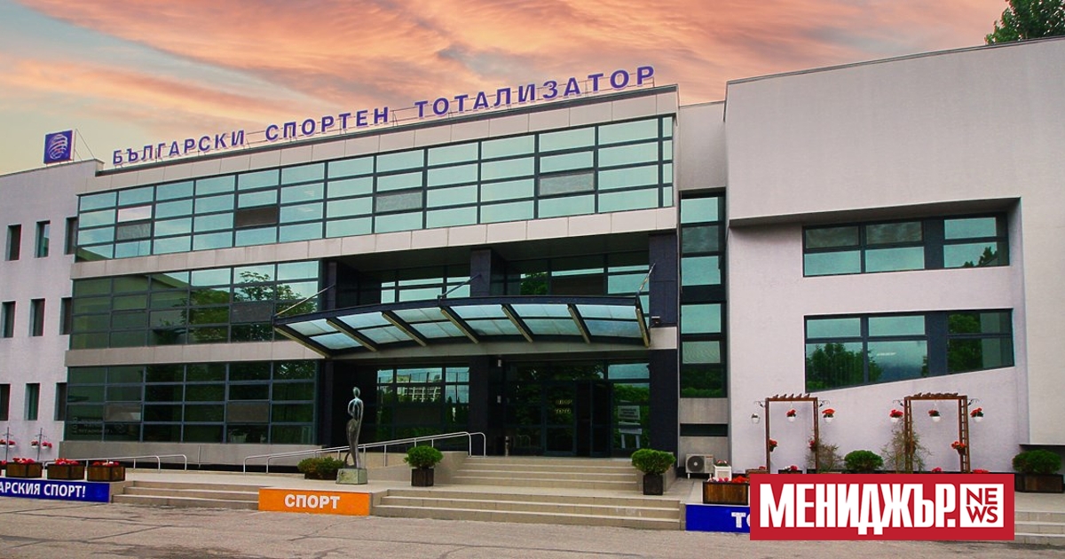 Народните представители от управляващото мнозинство Костадин Ангелов (ГЕРБ-СДС), Драгомир Стойнев