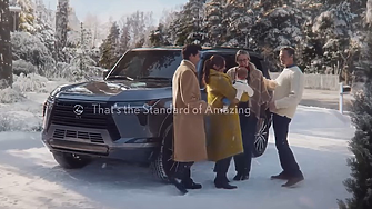 Lexus използва генеративен изкуствен интелект за нов празничен спот