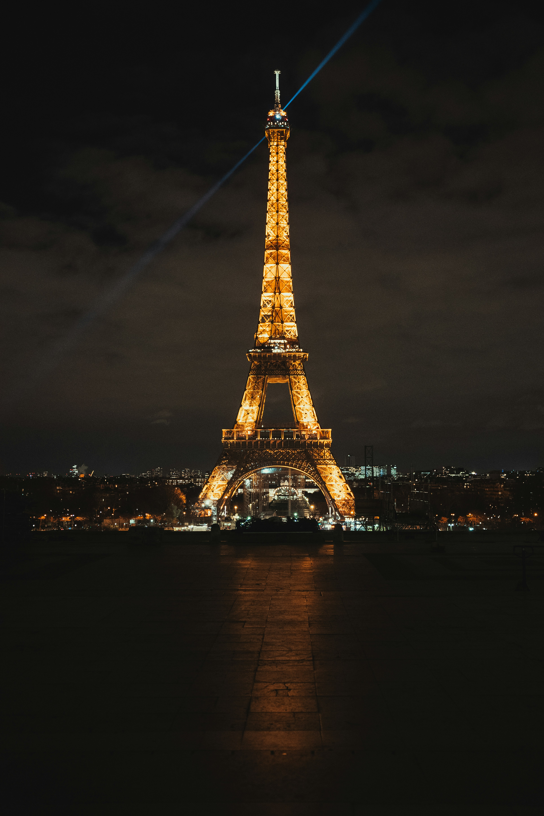 Арести в Париж заради запалени фойерверки около Айфеловата кула