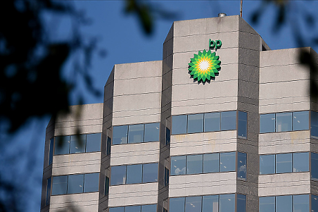 Главният изпълнителен директор на BP обявява незабавна оставка