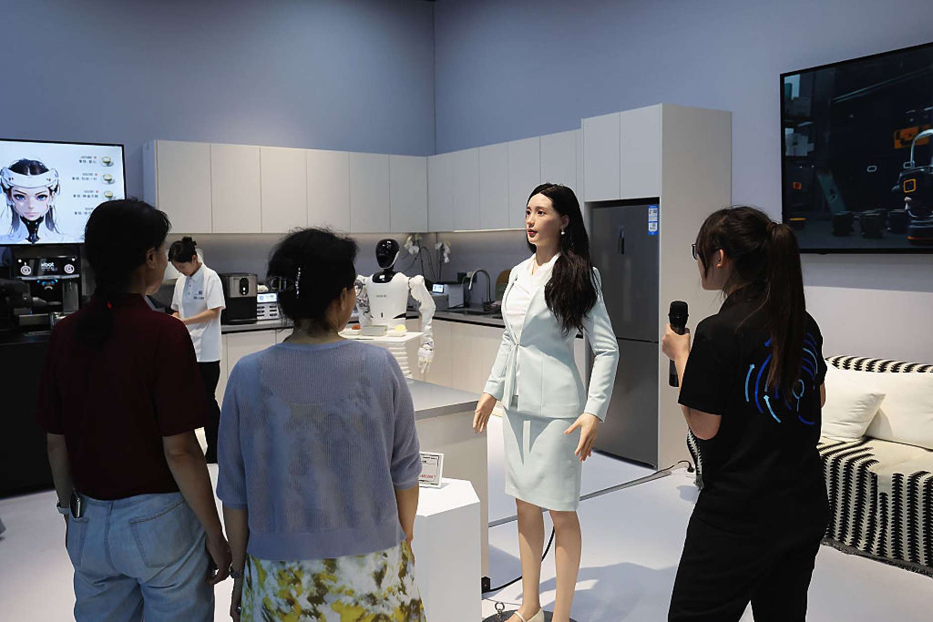 Китай публикува проект на правила за регулиране на AI, имитиращ човешки взаимодействия 