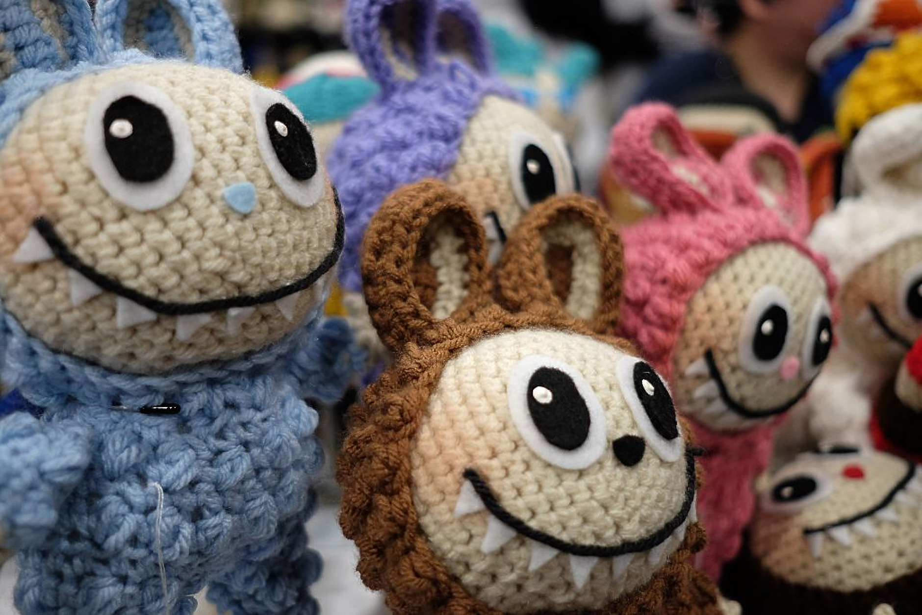 Производителят на куклата Labubu разширява веригата си за доставки