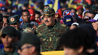 Експлозии и ниско летящи самолети предизвикват напрежение в Каракас