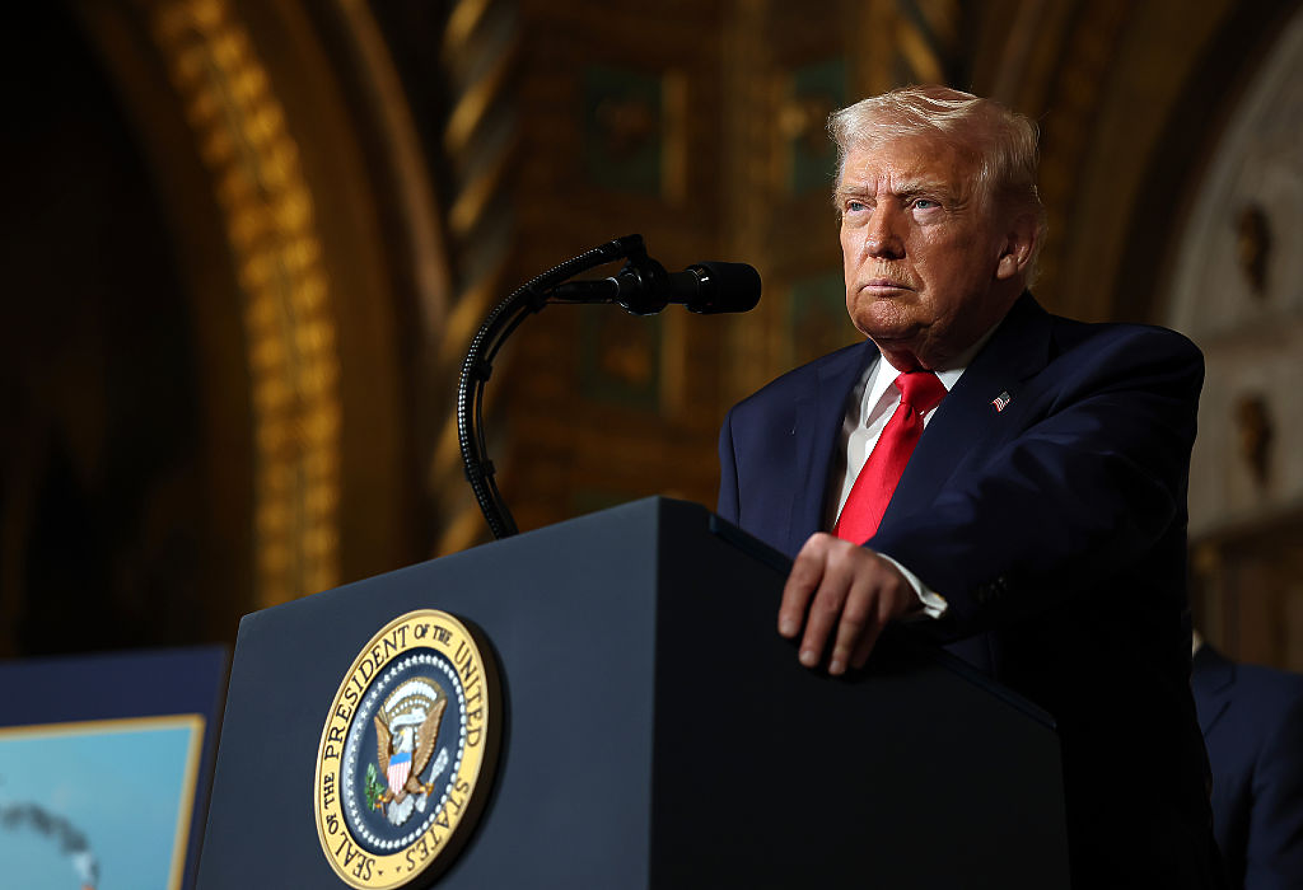 Тръмп: Американски петролни компании ще инвестират най-малко 100 млрд. долара във Венецуела