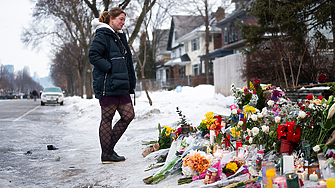 Смъртта на млада жена, застреляна от агент на имиграционните служби, предизвика остри обществени реакции в САЩ