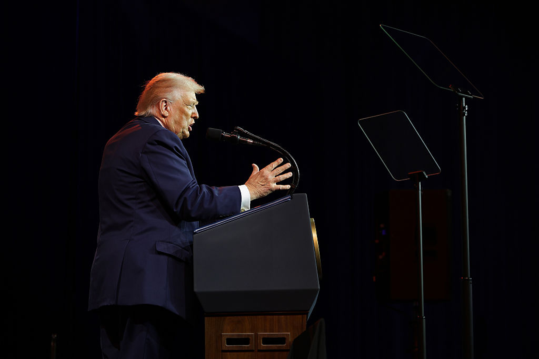 Доналд Тръмп призовава за 50% увеличение на военния бюджет на САЩ до 2027 г.