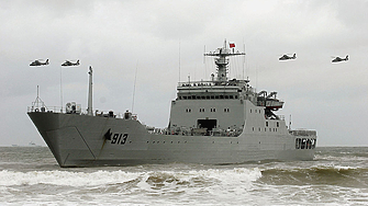 Китайските военни кораби и катери на бреговата охрана започнаха да