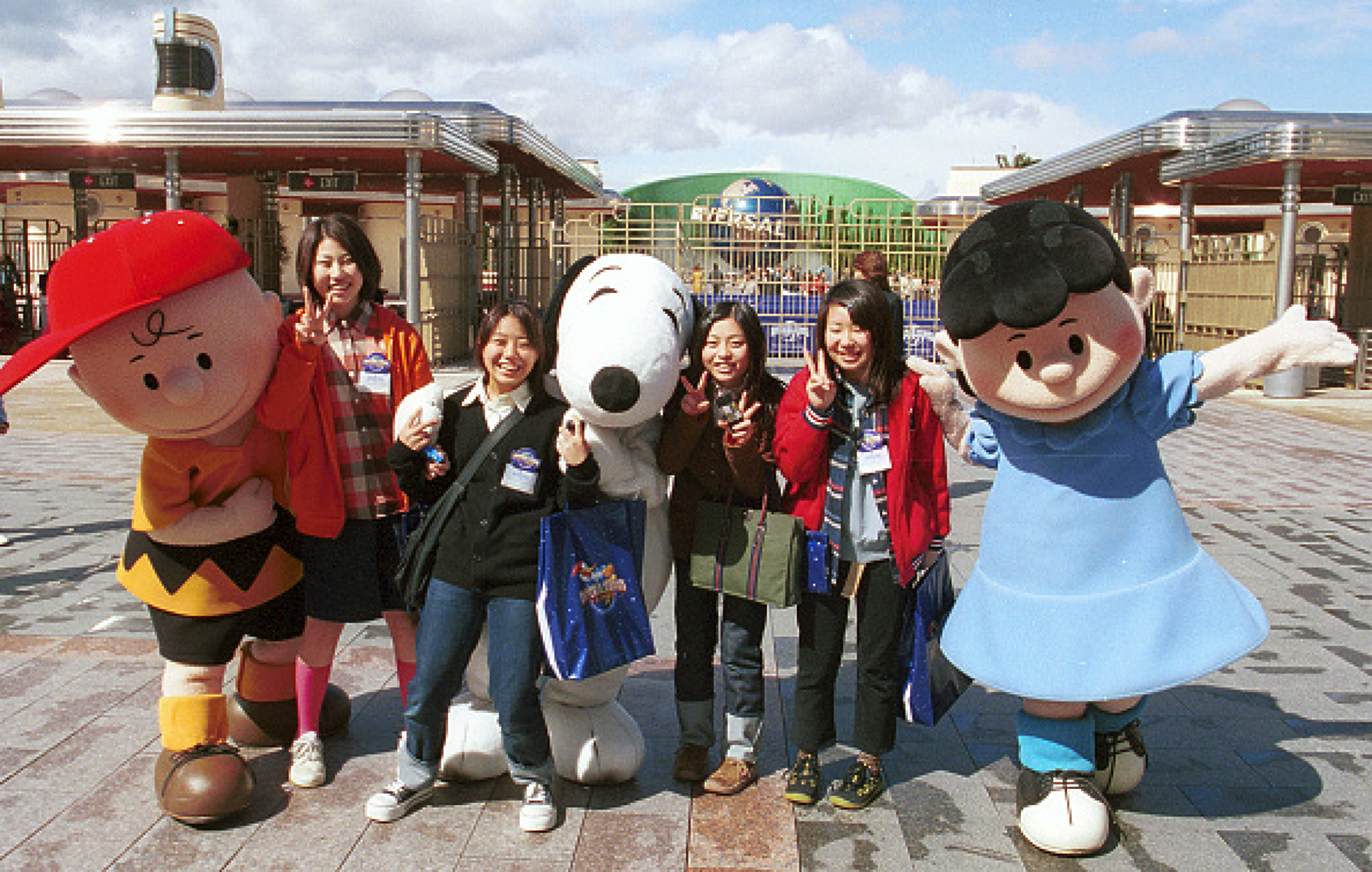 Sony купува собствеността върху правата на популярните комикси за Снупи и Чарли Браун