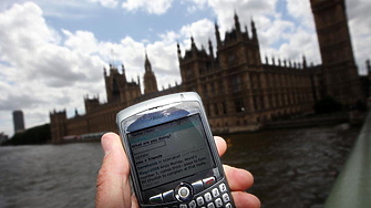 Британските власти обмислят забрана на социалната мрежа X заради изображения