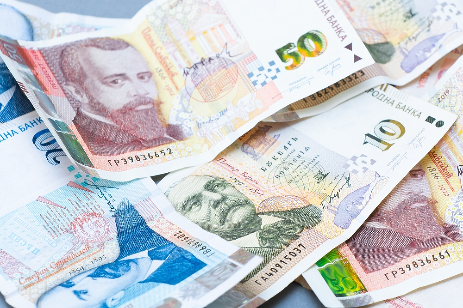 За ден и половина между Коледа и Нова година от обращение са били изтеглени около 1 милиард лева