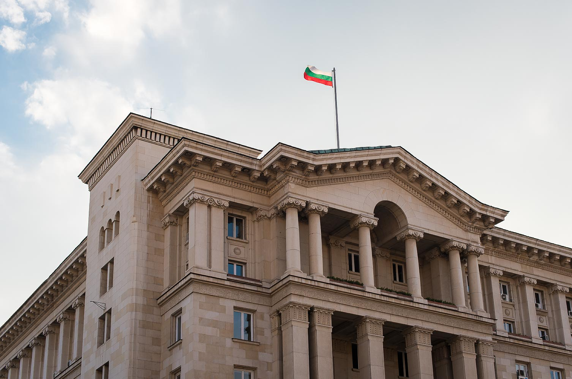 Според ИТН не е разумно да се търси ново преконфигуриране на управлението. БСП говори за партиен егоизъм