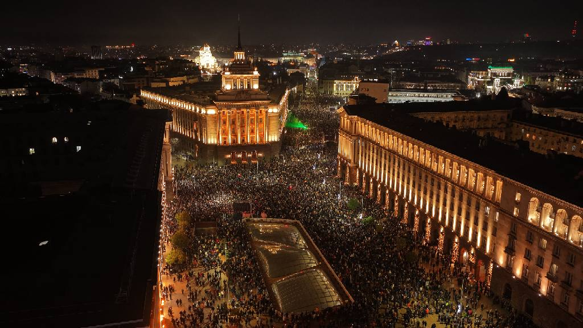 В края на ноември 2025 година десетки хиляди граждани излязоха на протести по улиците на София и други градове. Исканията им доведоха до оставката на кабинета на 11 декември.