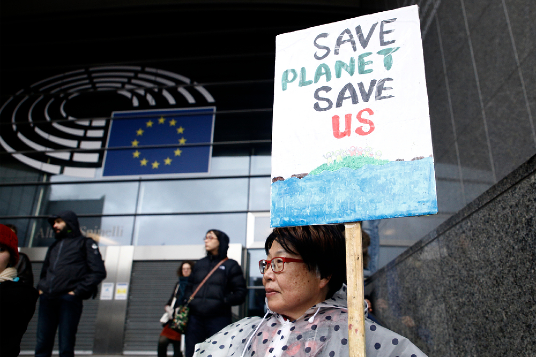 Европа е на кръстопът между AI амбициите и целите за климата