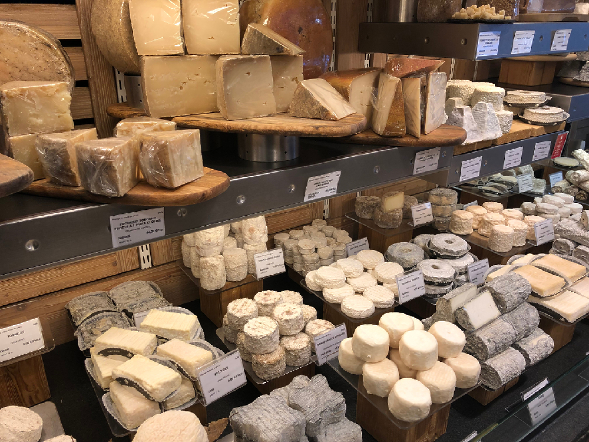 Китай налага мита до 42,7% върху млечни продукти от ЕС