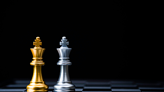 Златото и среброто завършват 2025 година с истинско влакче на