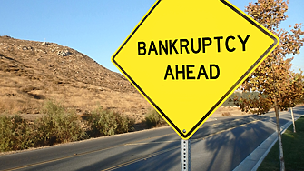 Годината на странните фалити 