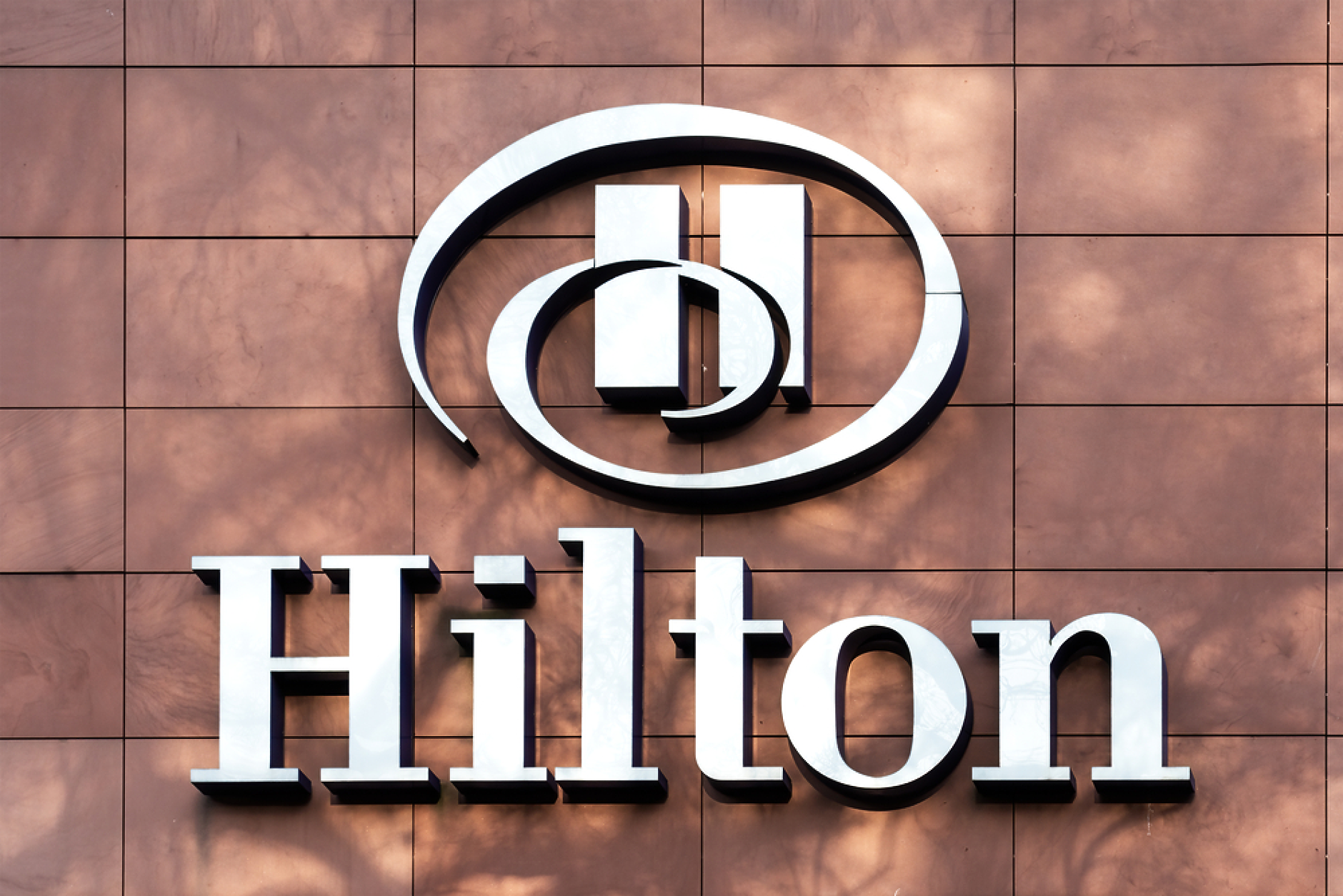 Hilton премахна хотел от системата си след обвинения, че е отказал настаняване на имиграционни агенти