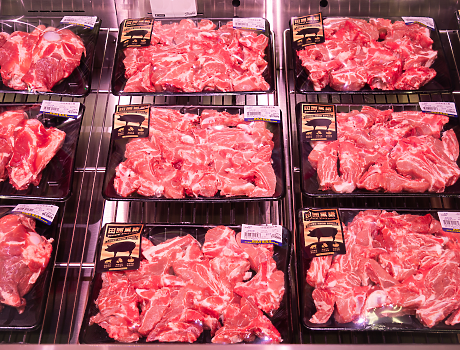 Китай намалява антидъмпинговите мита за европейските износители на свинско месо