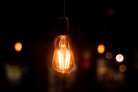 Един век преди AI: Борсовият електрически балон, светлото бъдеще и Голямата депресия 