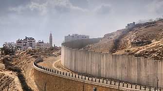Израел е готов да строи селище, което ще раздели Западния бряг на две