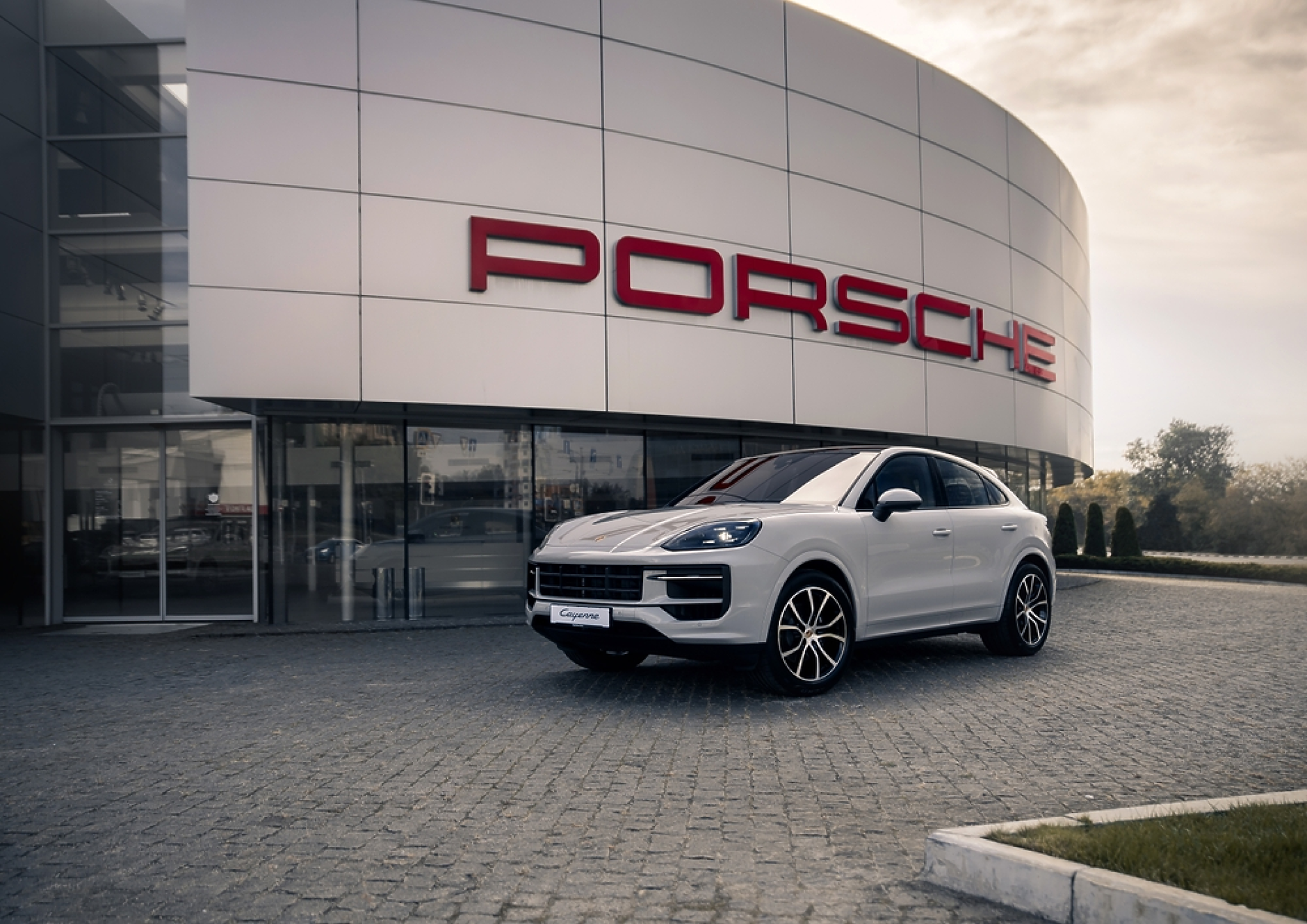 Автогигантът Porsche затваря мрежата си за зареждане на електроколи в Китай