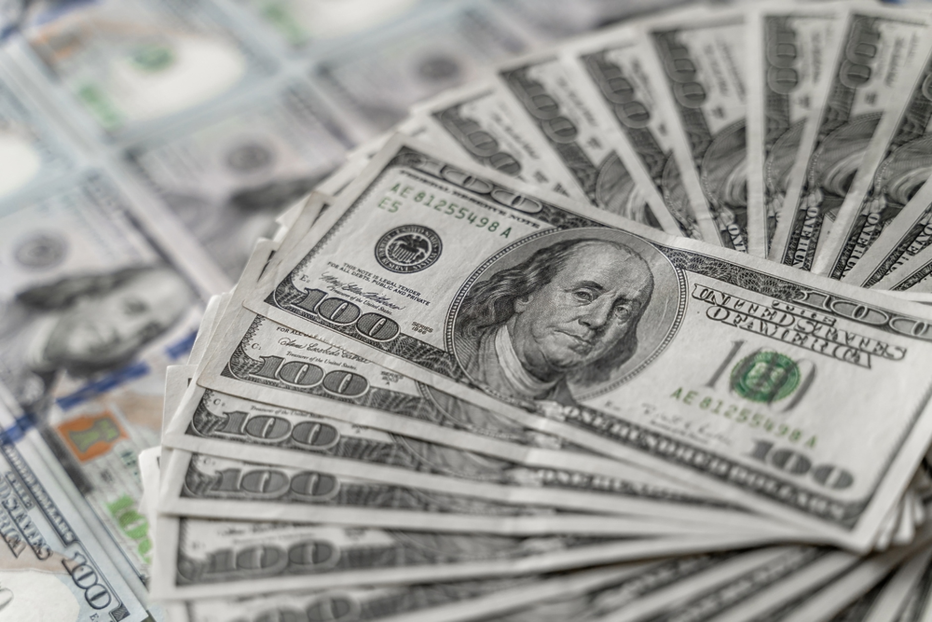 Активите на „банките в сянка“ за първи път са преминали прага от 250 трилиона долара