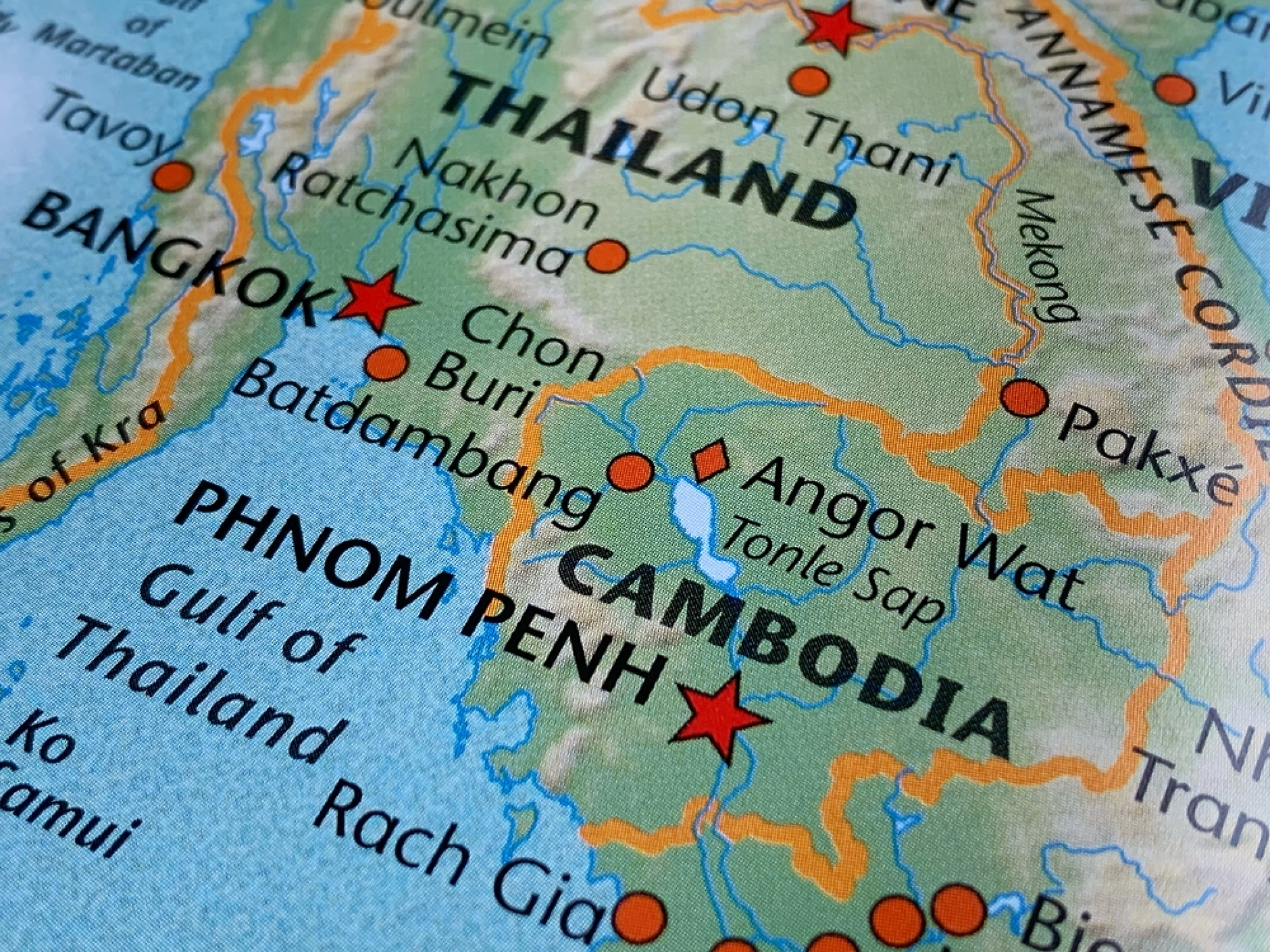 Тайланд и Камбоджа провеждат преговори за възобновяване на примирието