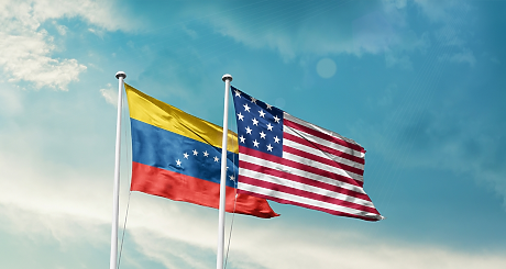 Експлозии и ниско летящи самолети предизвикват напрежение в Каракас