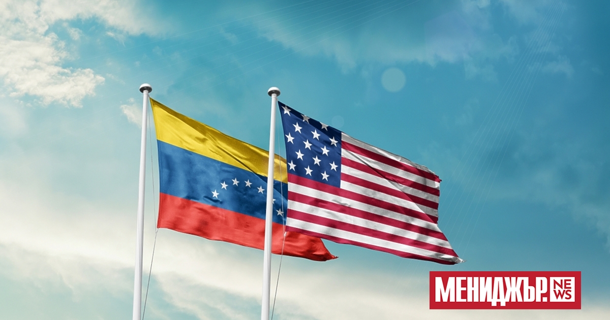 Най-малко седем експлозии и ниско летящи самолети са чути около